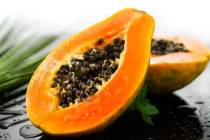 Lee más sobre el artículo Papaya: un recorrido por su historia, sabores y usos