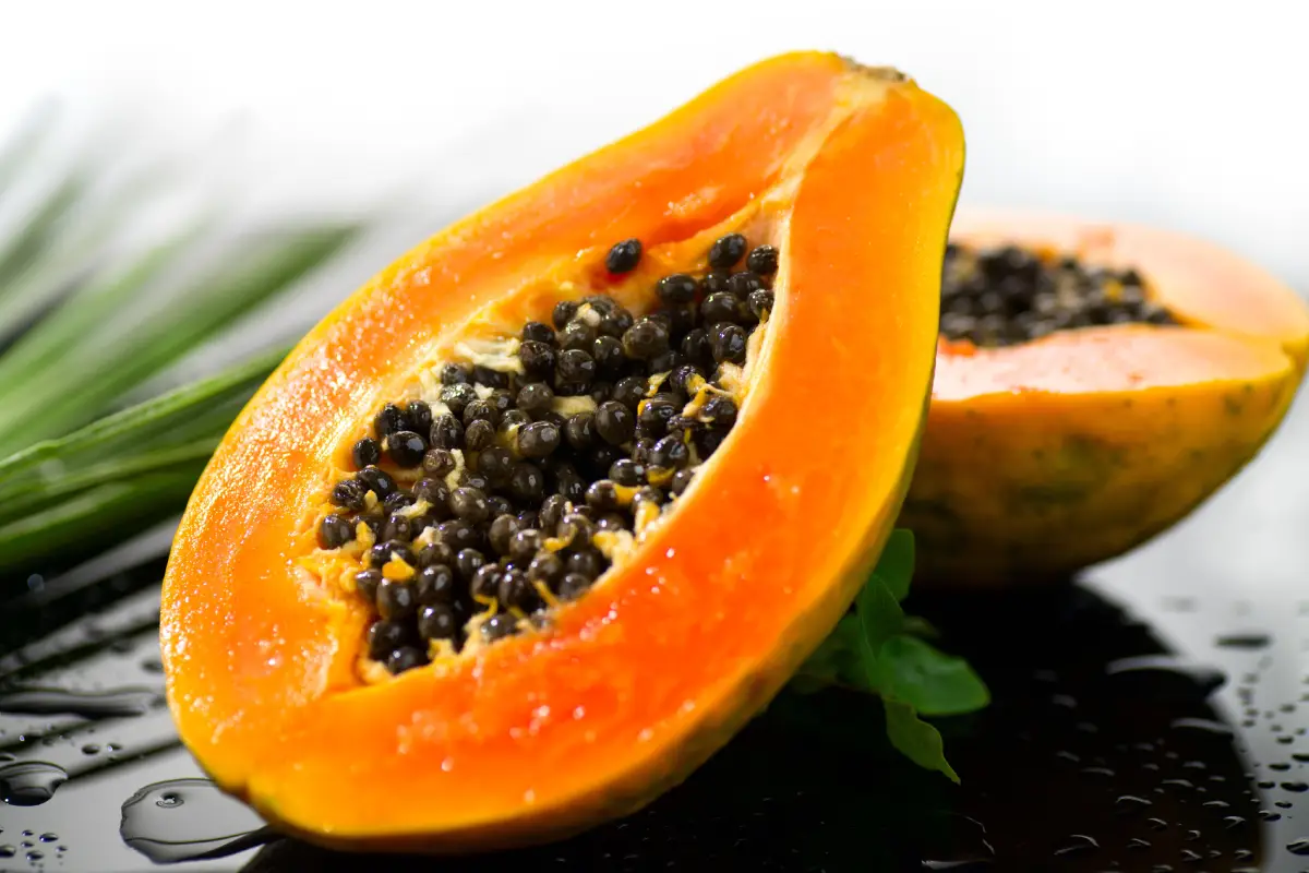 You are currently viewing Papaya fruit: a journey through its history, flavors and uses